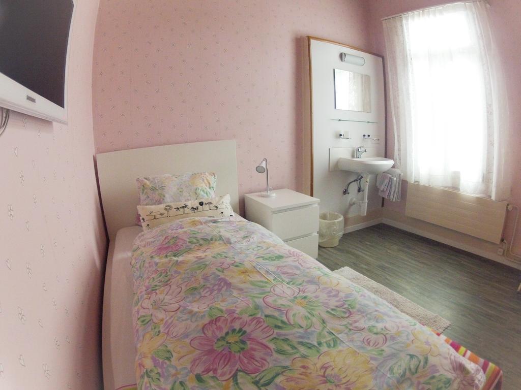 Basicrooms Hotel Unterseen Phòng bức ảnh