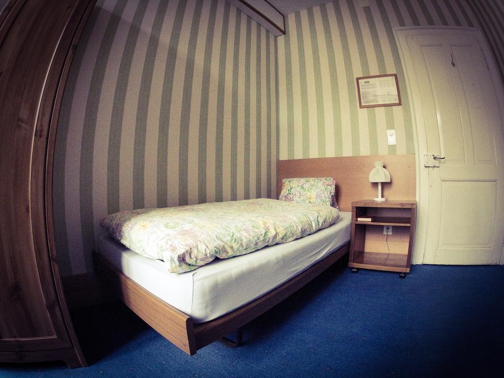 Basicrooms Hotel Unterseen Phòng bức ảnh